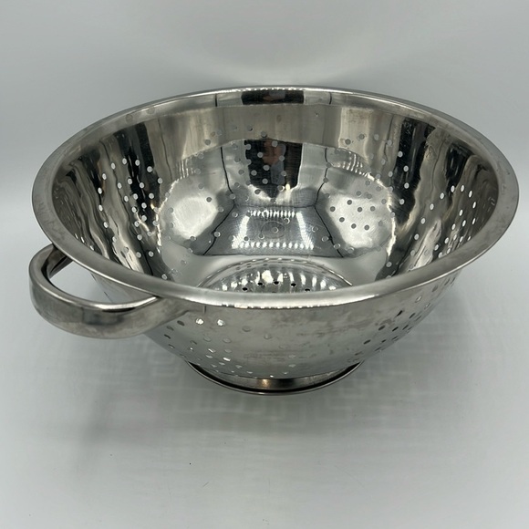 LARGE STAINLESS STEEL SILVER STRAINER COLANDER - Picture 1 of 5